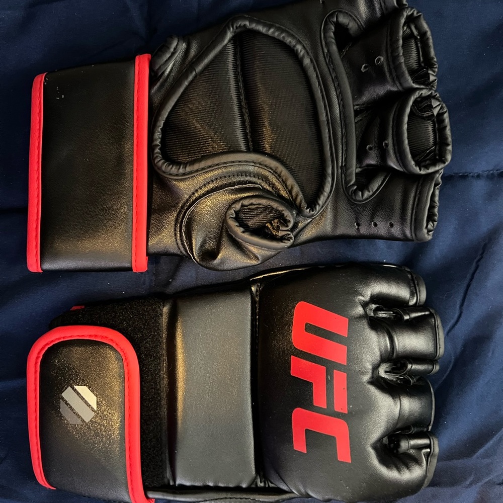 Lightly Used Once Or Twice. Like New Condition. - image 1